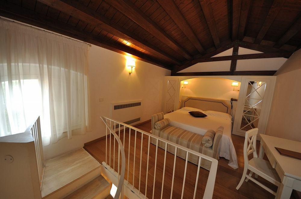 Villa Bonocore Maletto Hotel & Spa Cardillo Room photo